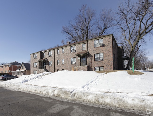 Primary Photo - Carthage Apartments