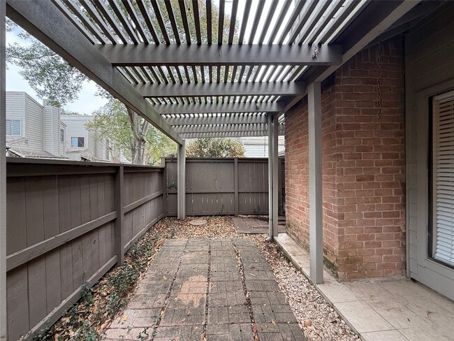 Building Photo - 1629 S Kirkwood Rd