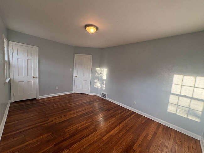 Building Photo - Charming 3 Bedroom for Rent In Cleveland H...