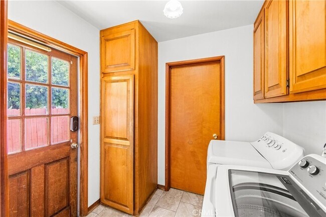 Building Photo - 454 N Shattuck Pl