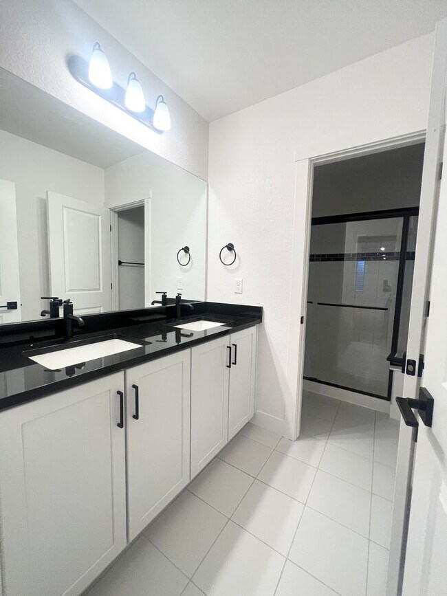 Building Photo - Brand New 5bd/4ba Located in the desirable Raindance neighborhood
