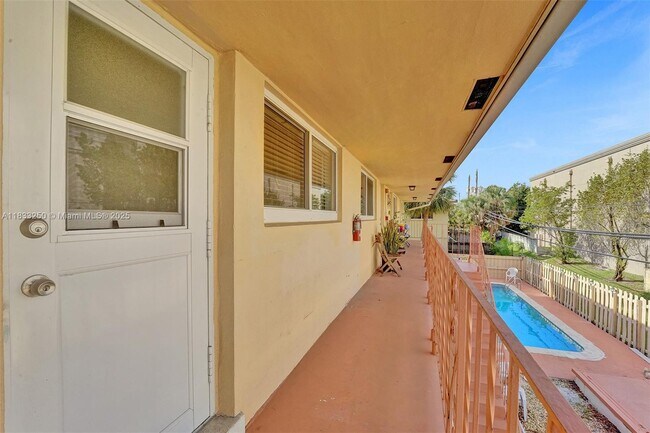 Building Photo - 2909 Middle River Dr