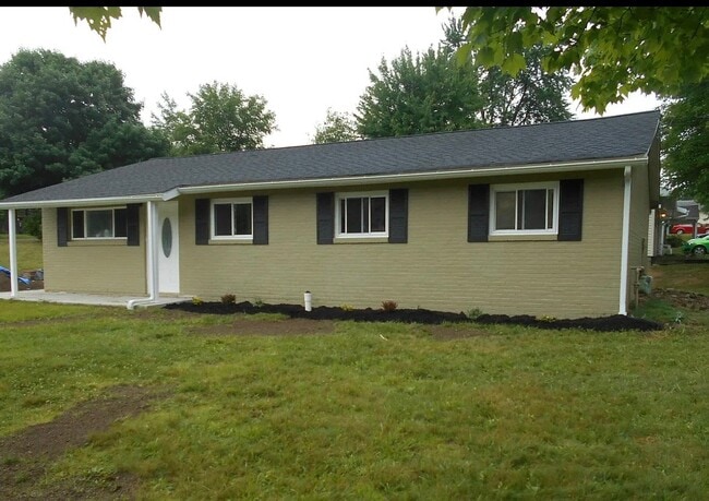 Building Photo - 216 Sandalwood Dr