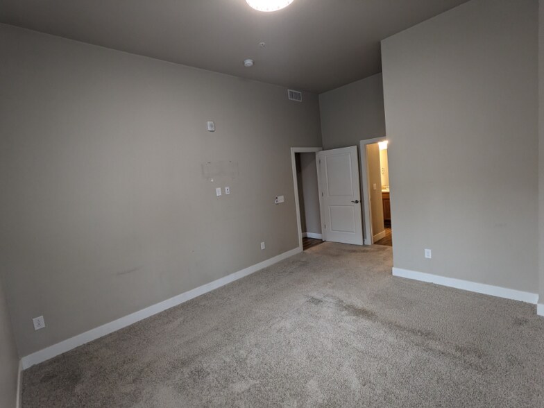 Building Photo - 14341 E Tennessee Ave