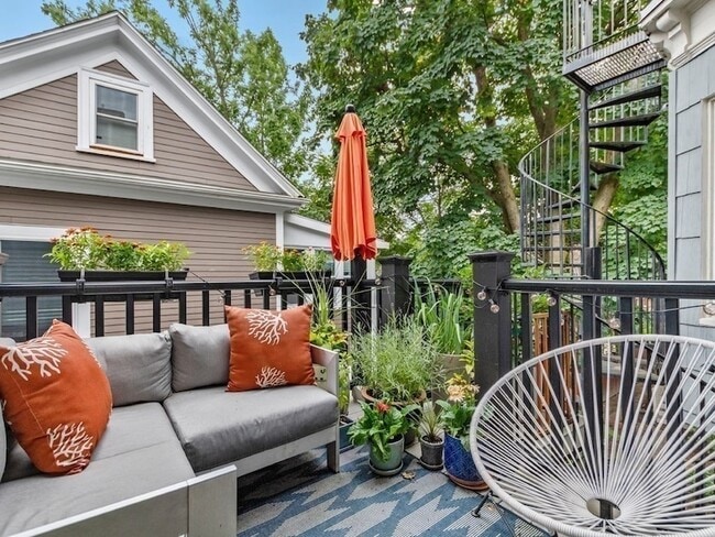 Building Photo - 75 South St