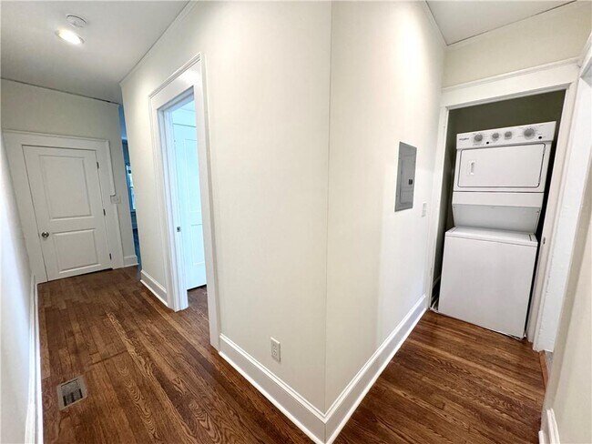 Building Photo - 858 Charles Allen Dr NE