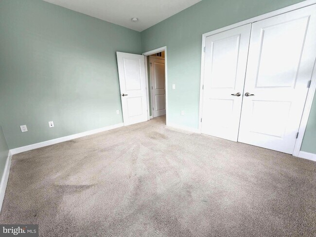 Building Photo - 2610 Sheridan Rd SE