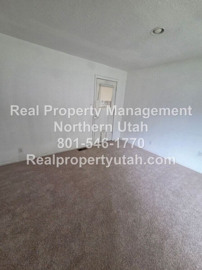 Building Photo - 486 15th St