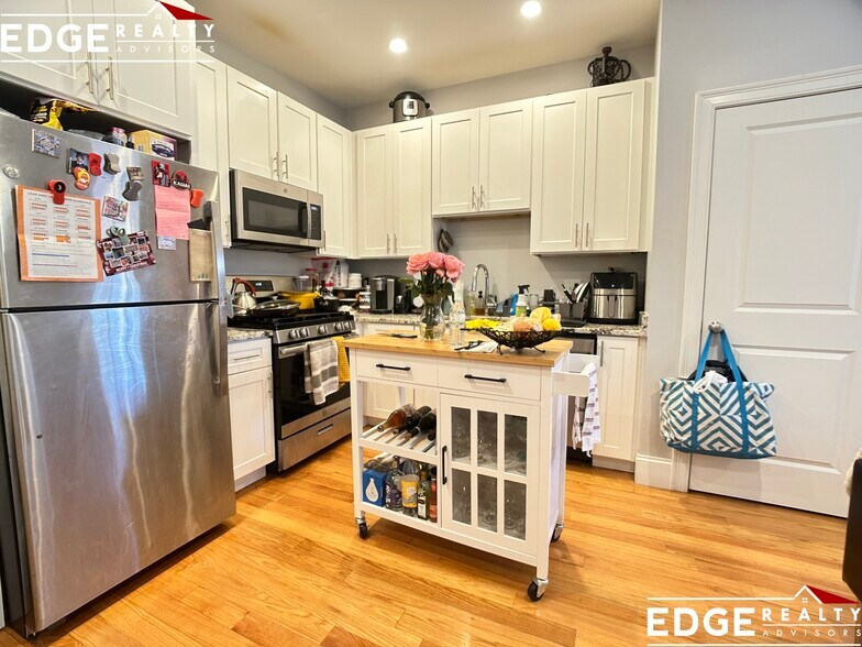 Building Photo - 12 Islington St