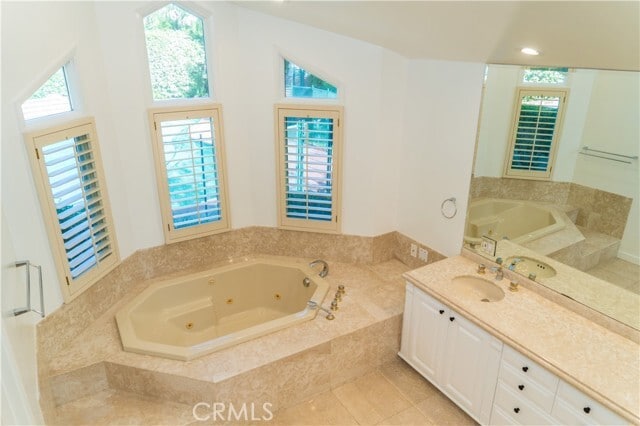 Building Photo - 5054 Encino Ave