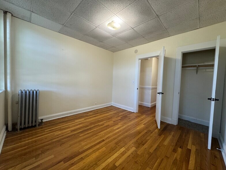 Building Photo - 386 Riverway