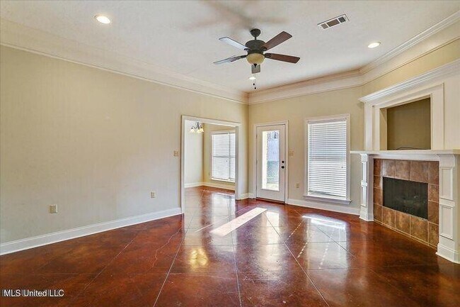 Building Photo - 852 Willow Grande Cir