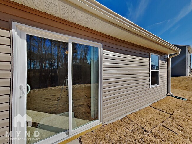 Building Photo - 107 New Villas St
