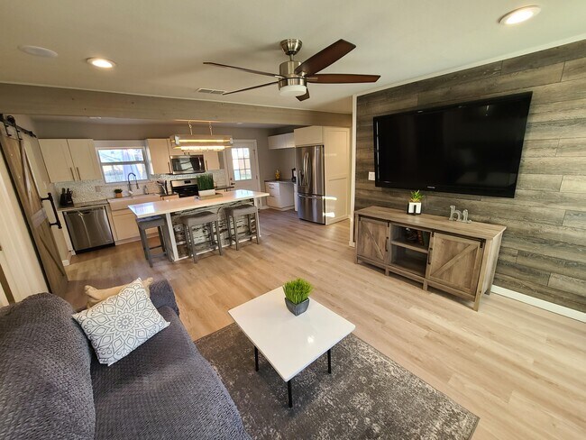 Building Photo - 5805 Blythewood Dr