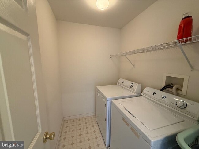 Building Photo - 256 Fountayne Ln