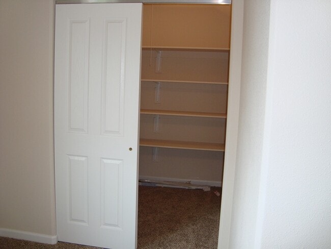 Building Photo - Pet Friendly Single Family Home w/attached garage and RV Parking