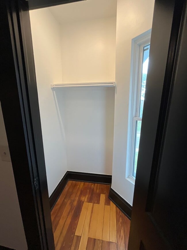 Building Photo - Spacious 3 bedroom duplex near Franklin Park