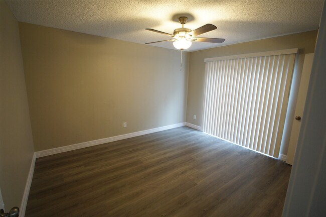 Building Photo - 8581 Sands Point Dr