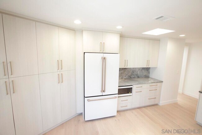 Building Photo - 8121 Camino del Sol