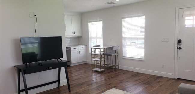 Building Photo - 4415 Chandler Ave