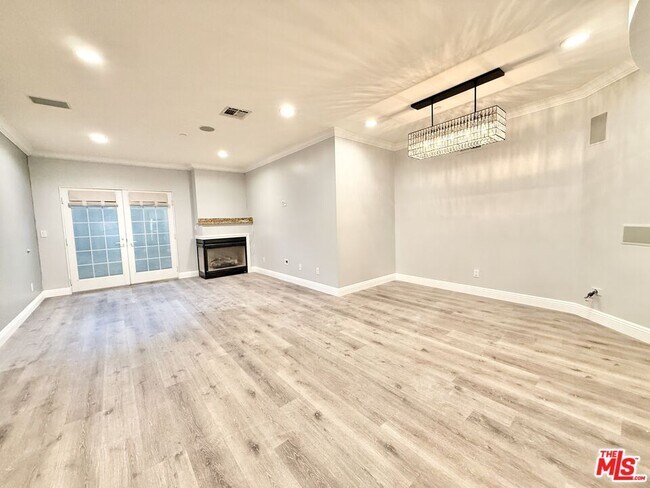 Building Photo - 1135 Rexford Dr