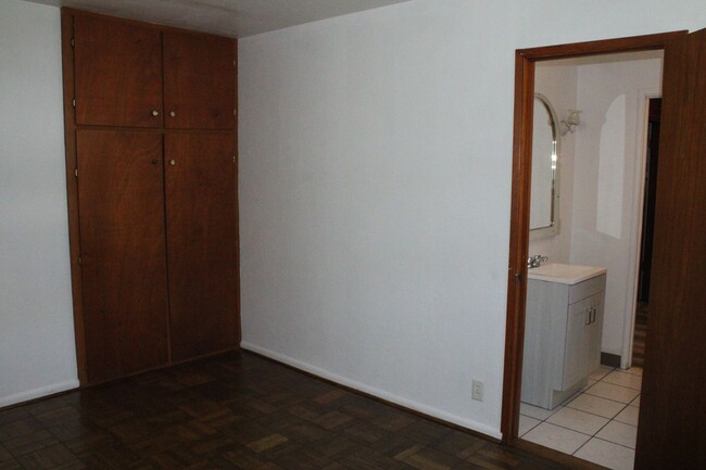 Building Photo - Three Bedroom, Two Bathroom House in San P...