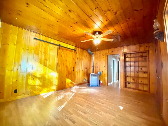 Building Photo - 10217 Ridgeview Dr