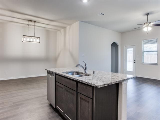 Building Photo - 123 Lakeview Cir