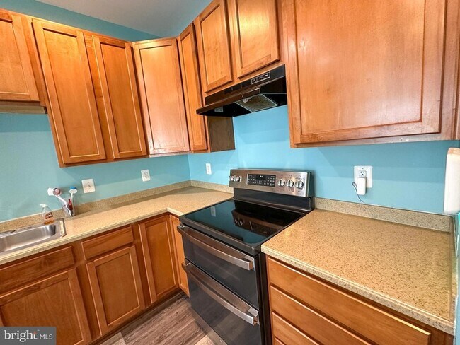 Building Photo - 46055 Gooseneck Dr