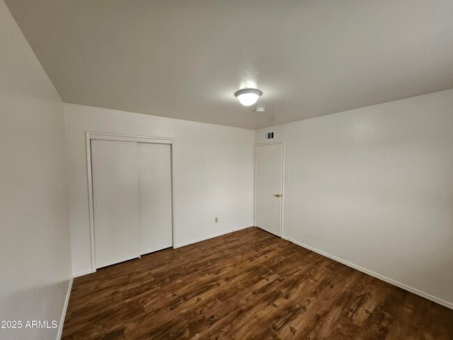 Building Photo - 5242 N 7th Ave