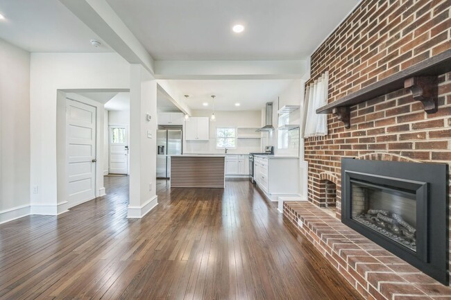 Building Photo - 725 Belmont Ave