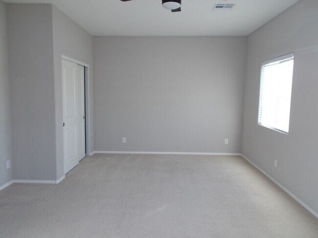 Building Photo - Spacious 3-Bed, 2-Bath Home in Prime Las Vegas Location