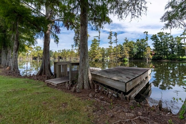 Building Photo - 5004 Cypress Lake Dr