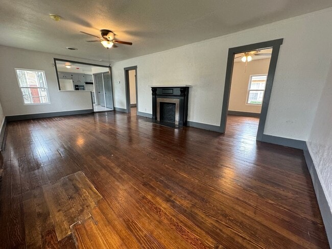 Building Photo - Cute 2 bedroom 2 bathroom home!