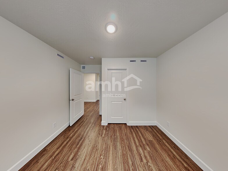 Building Photo - 5993 W Arranmore Dr