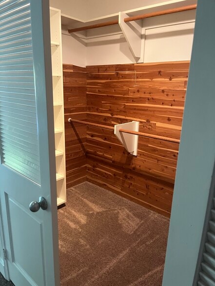 Master closet - 483 Calle Amigo