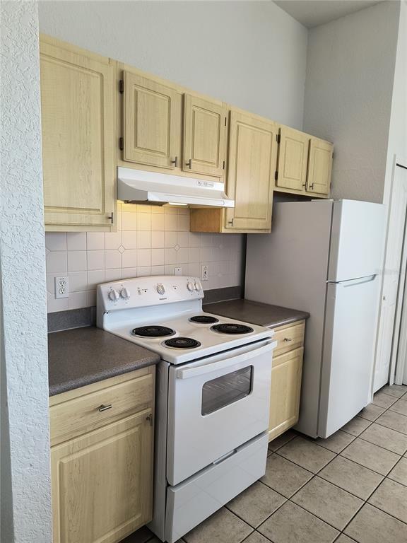 Building Photo - 8904 Legacy Ct