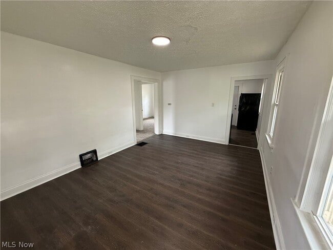 Building Photo - 778 Ravenswood St