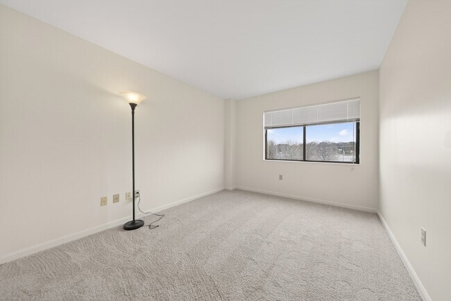 Building Photo - 200 Sanders Ferry Rd