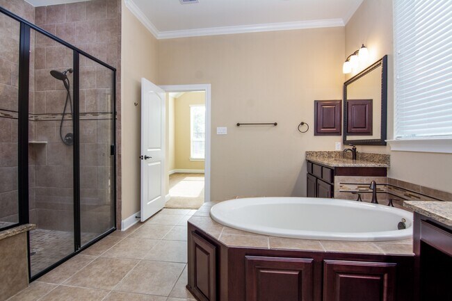 Building Photo - 34 Canoe Bend Ct