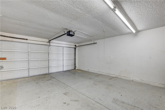 Building Photo - 707 Honeybee Ct