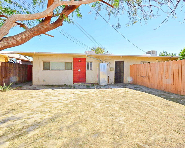 Building Photo - Cozy Indio 2 Bedroom
