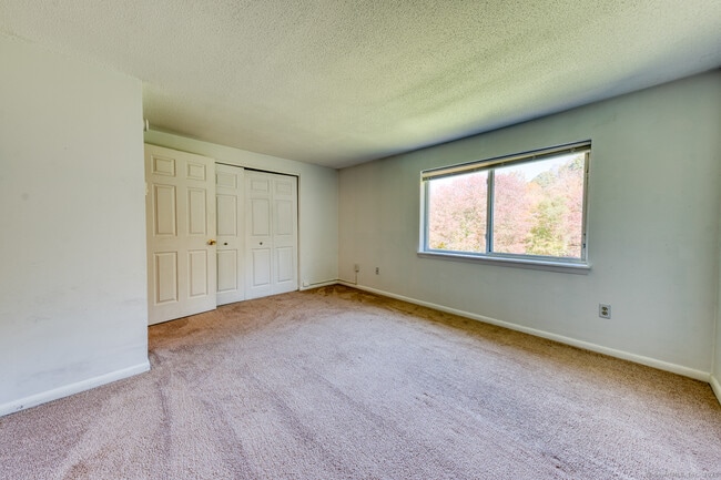 Building Photo - 12 Stone Pond Rd