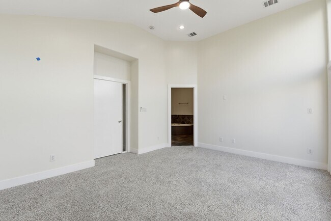 Building Photo - 2028 Tuam St