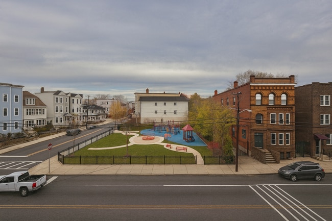 Building Photo - 156 Ridgewood Ave