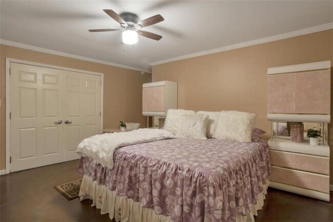 Building Photo - 415 Oxmoor Lake Dr