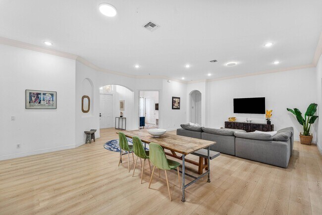 Building Photo - 2068 Wightman Dr
