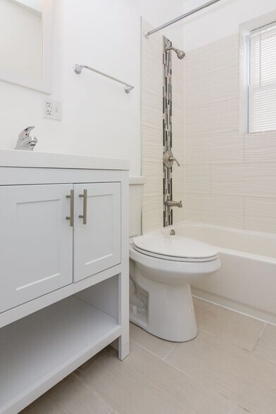 Building Photo - 6433 S Stewart Ave