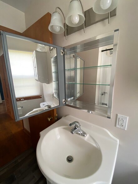 Building Photo - 216 Dort Ln NW