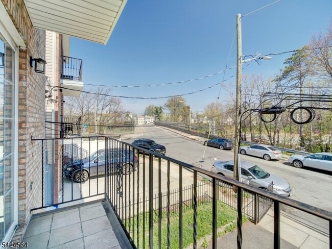 Building Photo - 54 Bragaw Ave